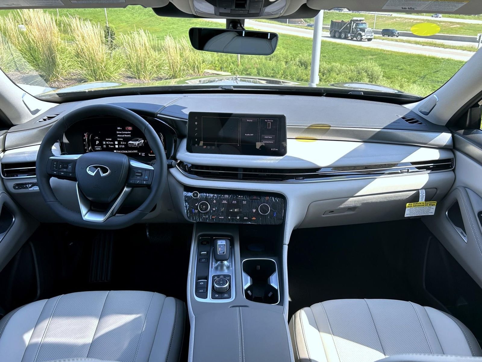 New 2027 MINERAL BLACK INFINITI Luxe AWD image 12
