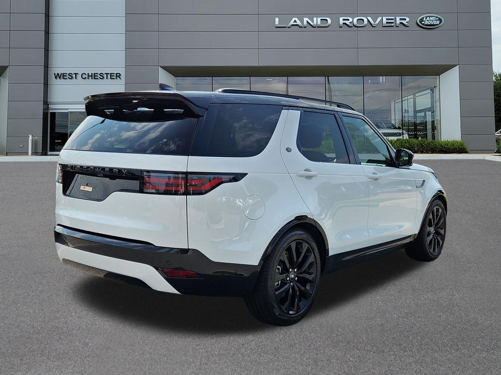 New 2026 Fuji White LAND ROVER Dynamic SE image 4
