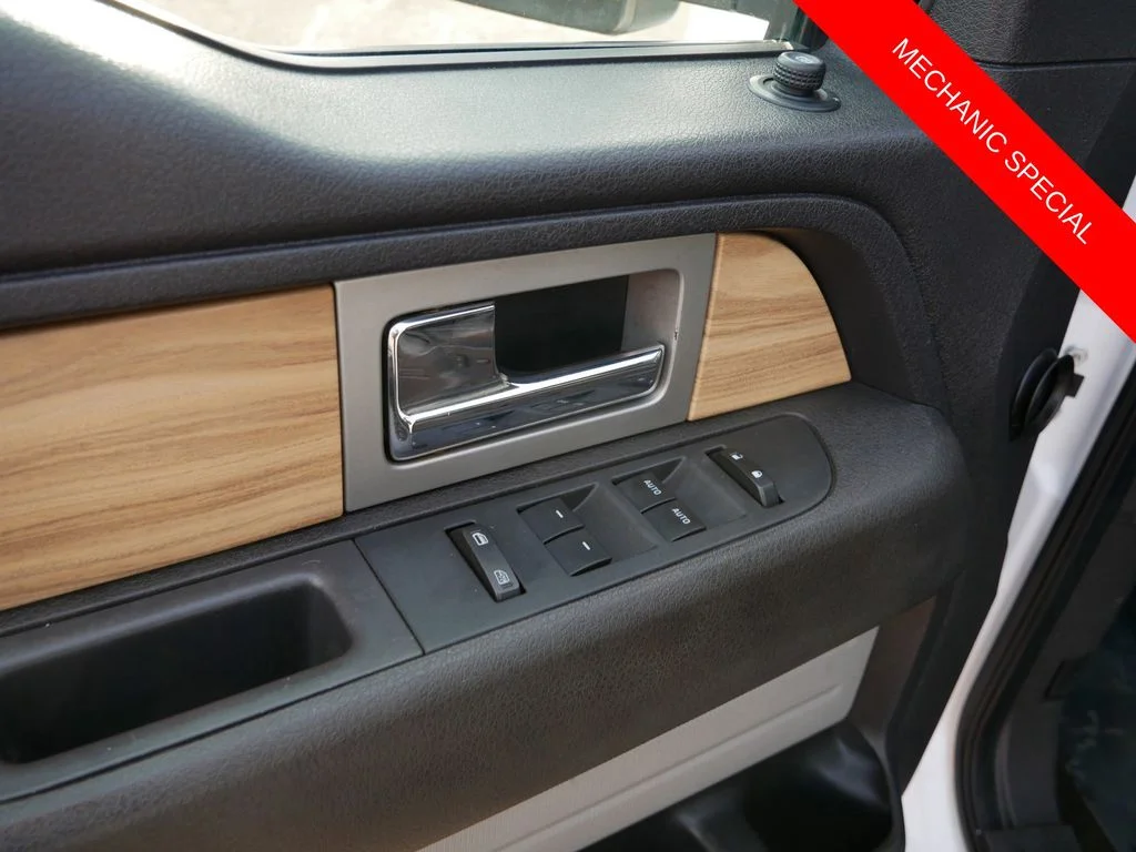 Used 2011 White Ford Lariat image 16