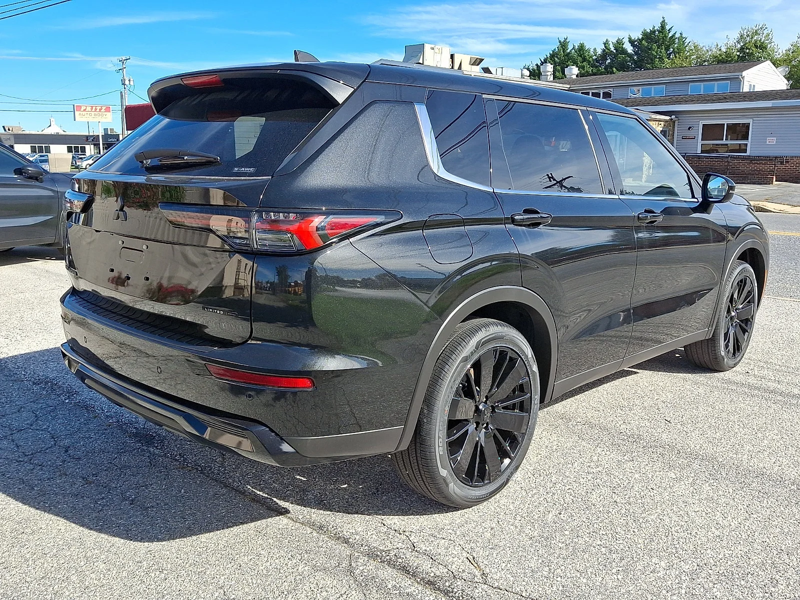 New 2026 Black Mitsubishi LE image 7