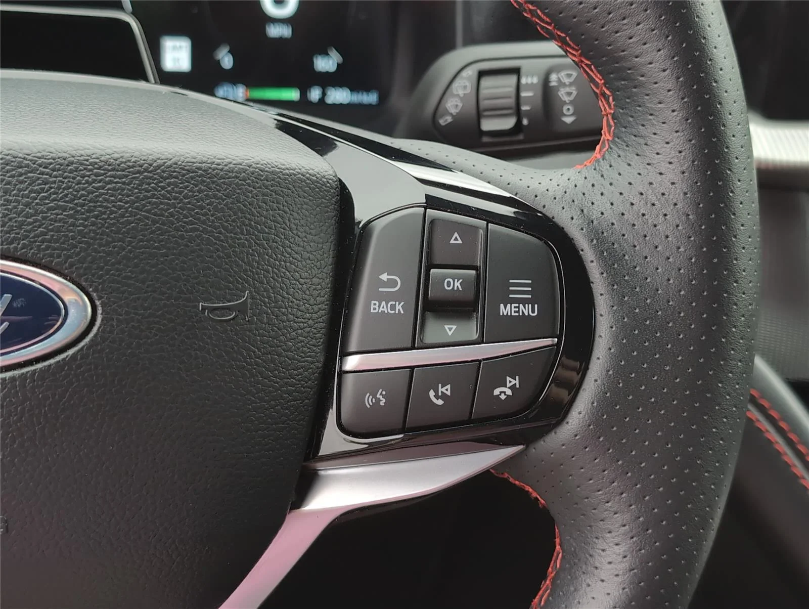 Used 2025 Carbonized Gray Ford ST-Line image 25