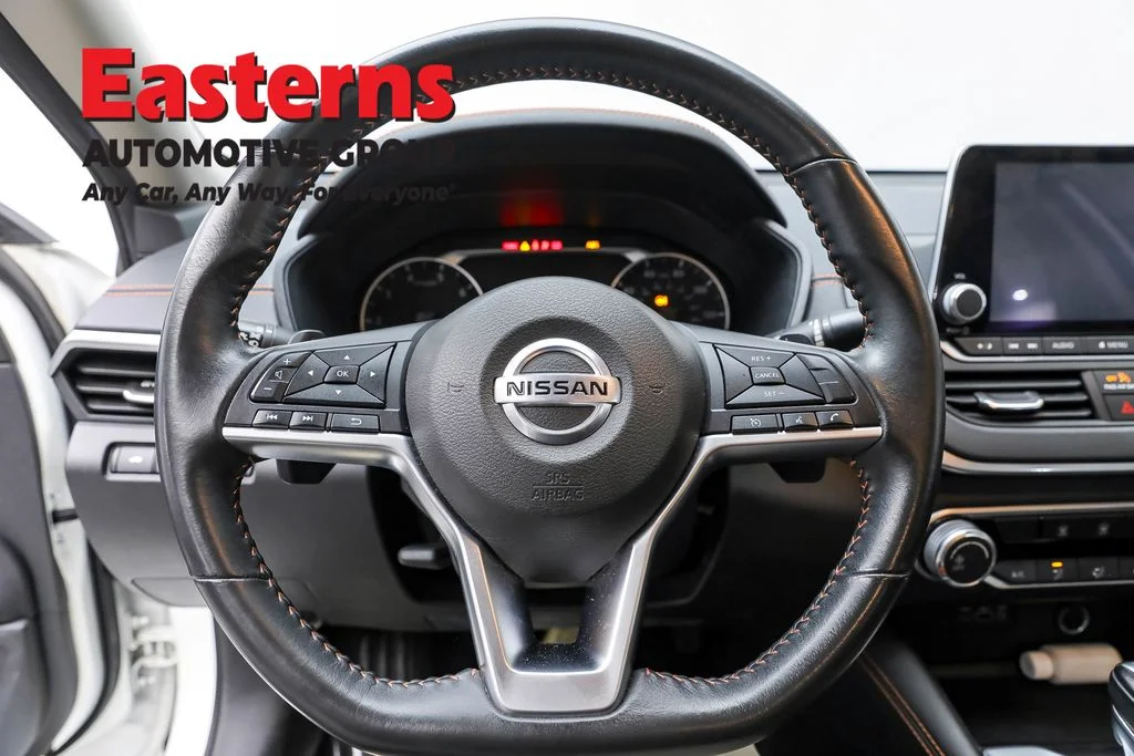 Used 2022 White Nissan 2.5 SR image 10
