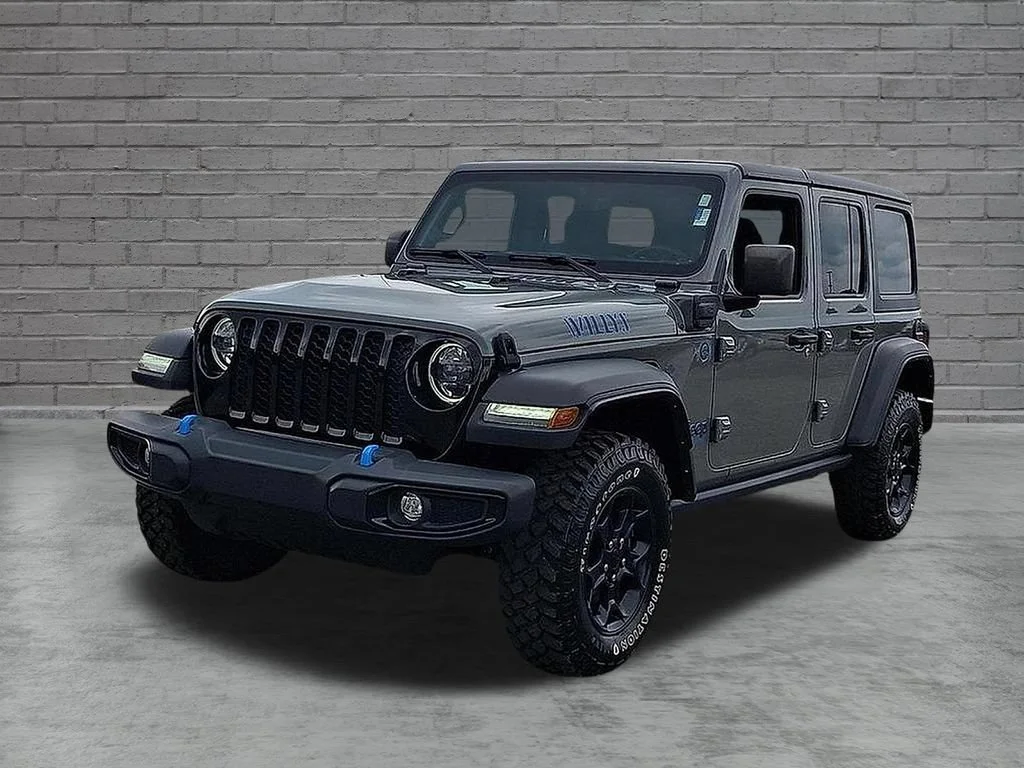 Used 2023 Gray Jeep 4x4 image 7