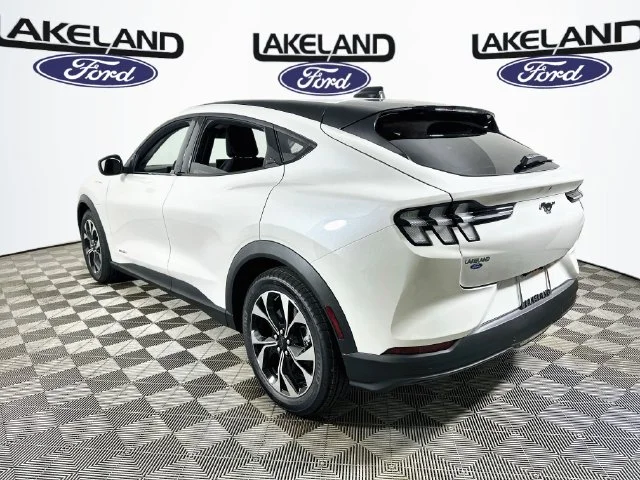 New 2026 White Ford Select image 5