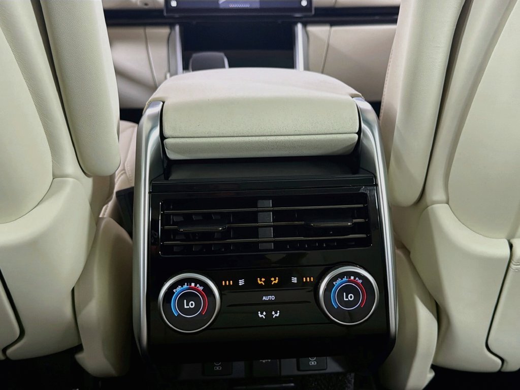 New 2027 Fuji White Land Rover SE image 27