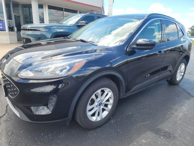 Used 2021 Ford Escape SE with VIN 1FMCU9G63MUA98161 for sale in Manitowoc, WI