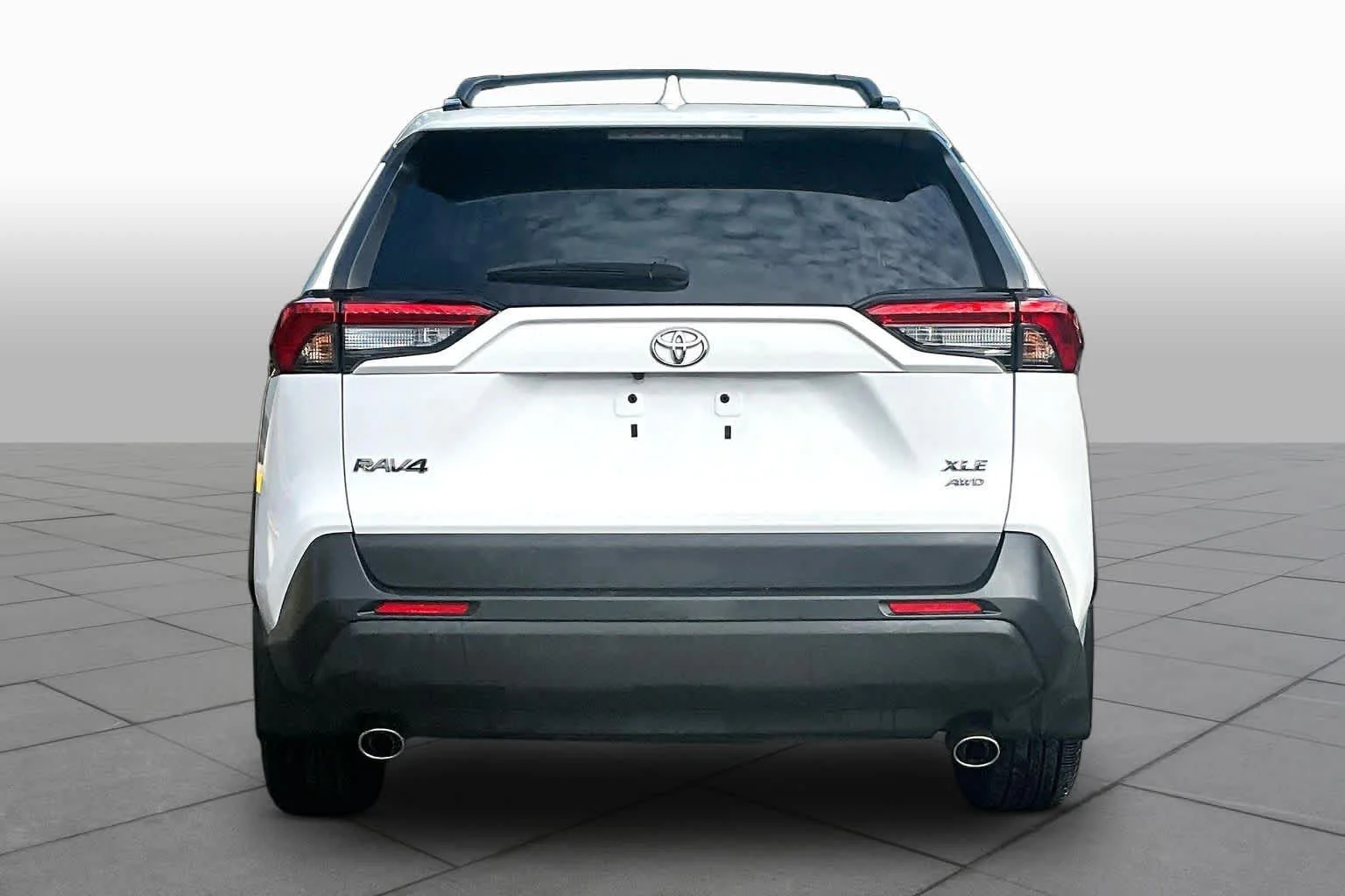 Used 2020 Super White Toyota XLE image 5