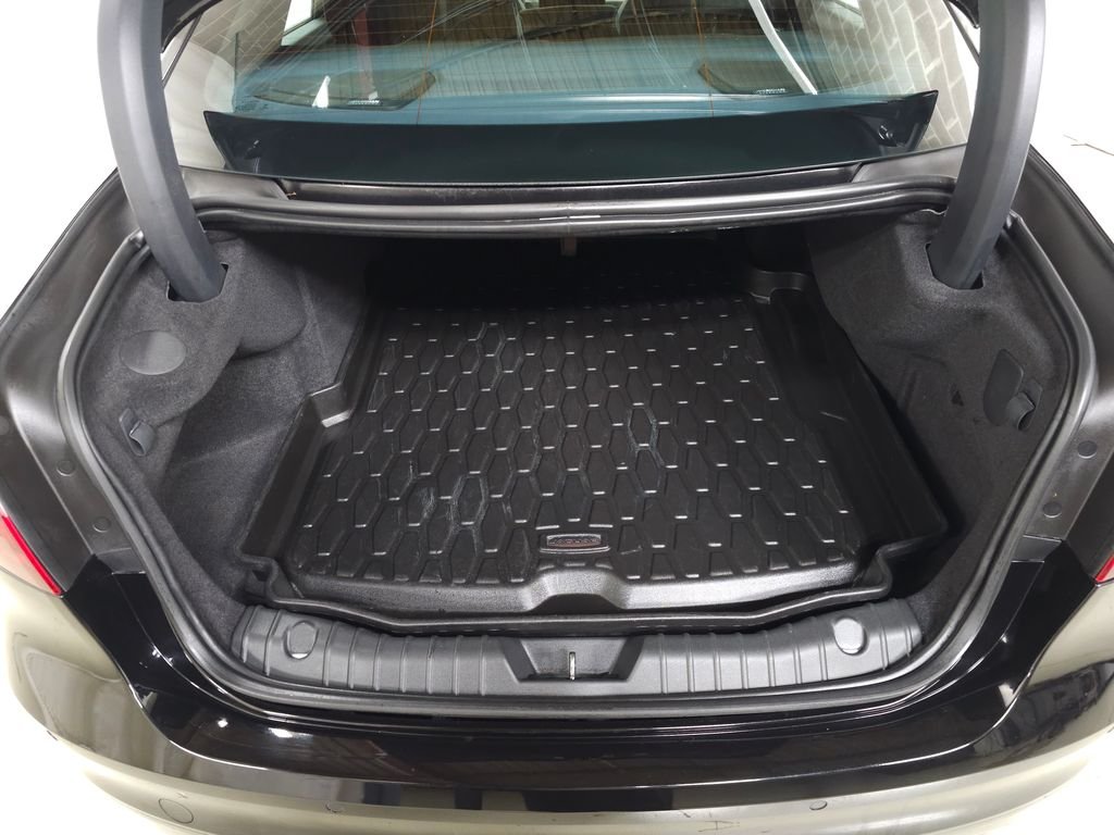 Used 2022  Jaguar R-Dynamic SE image 6