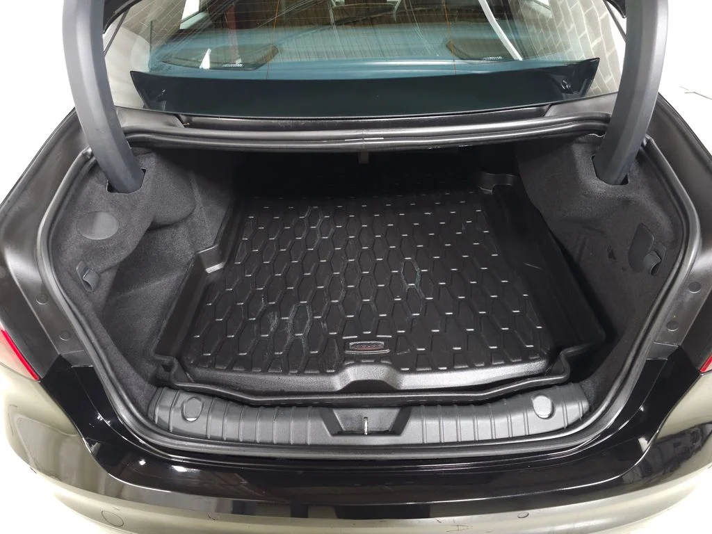 Used 2022  Jaguar R-Dynamic SE image 6