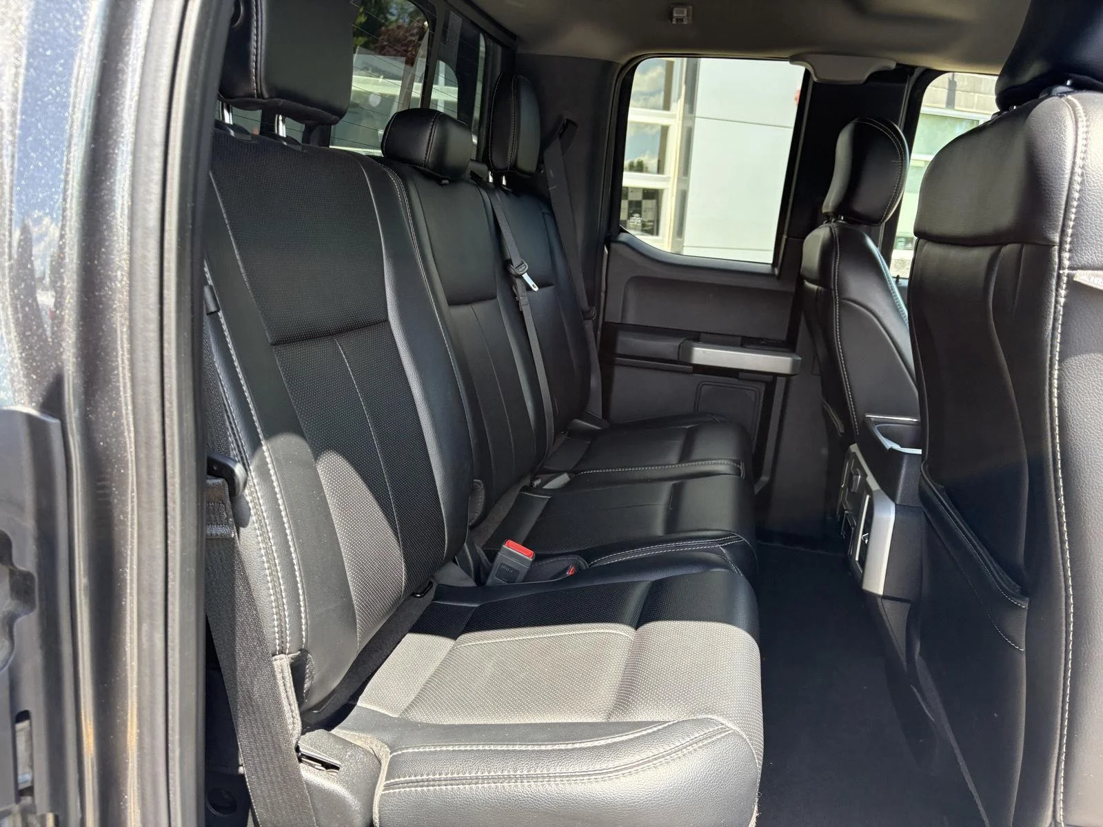 Used 2018 Magnetic Ford LARIAT image 21