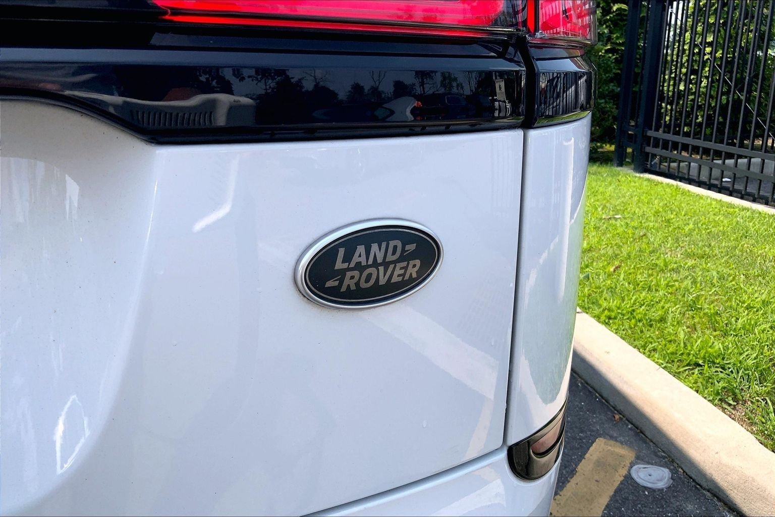 Used 2020 Fuji White Land Rover P250 R-Dynamic S image 31