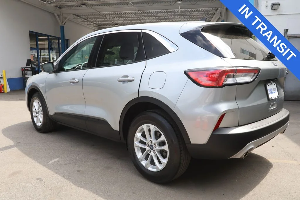 Used 2022 Silver Metallic Ford SE image 4