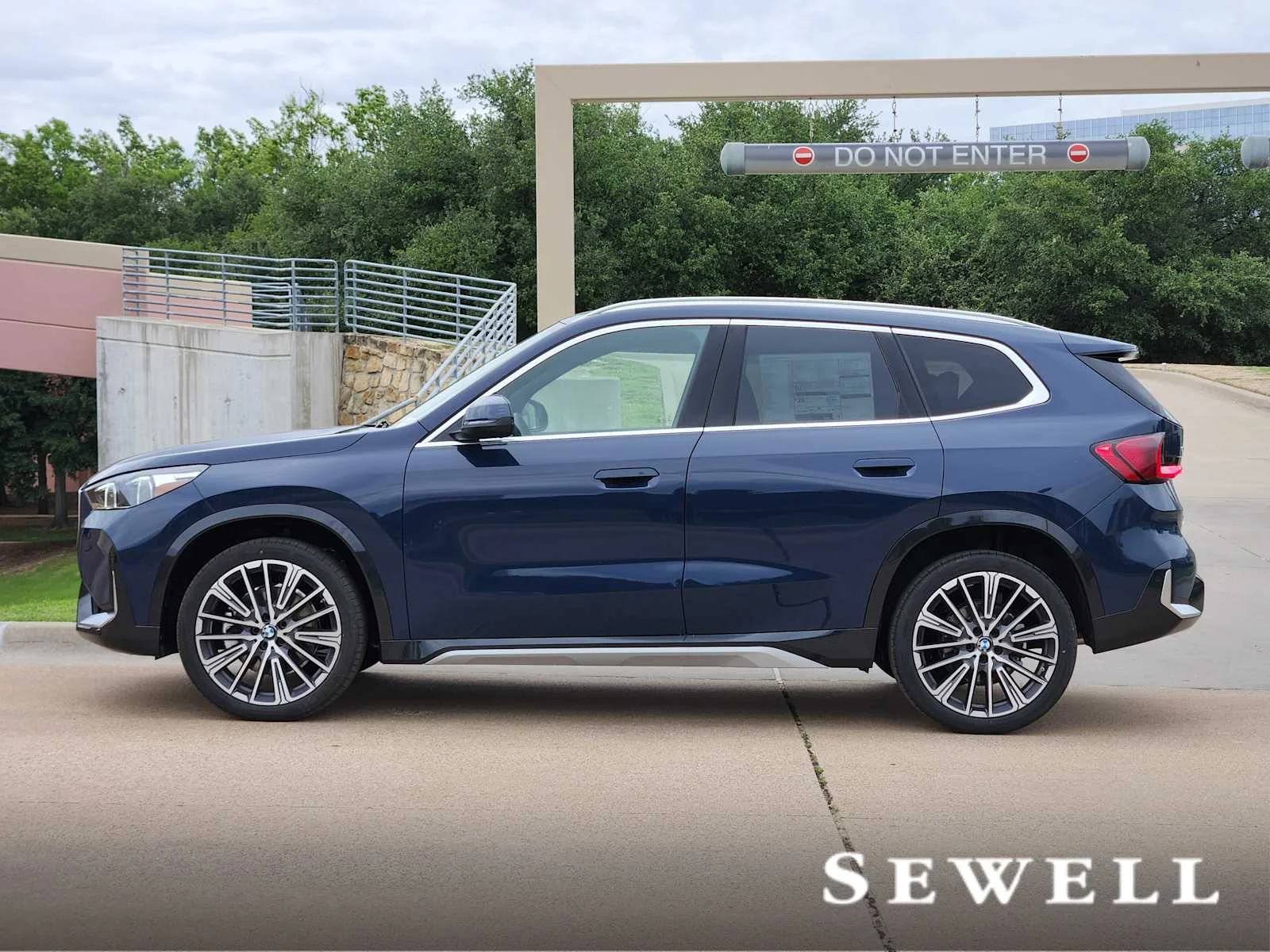 New 2026 Night Dusk Blue Metallic BMW xDrive28i image 2
