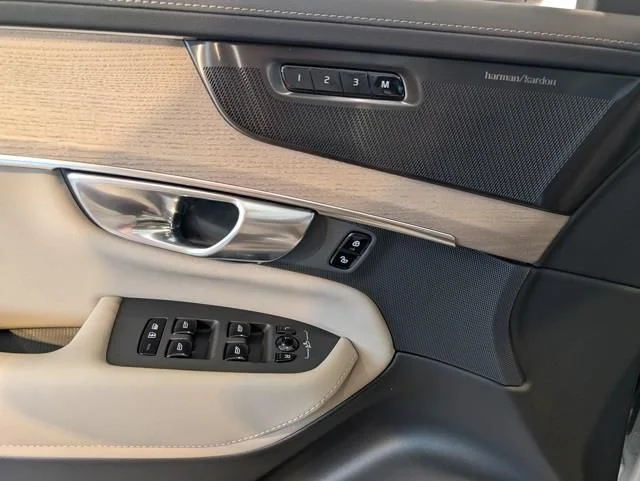 2026 Volvo XC90 Ultra - Photo 9