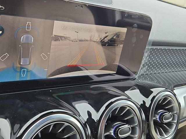 New 2026 Polar White Mercedes-Benz GLB250 image 13