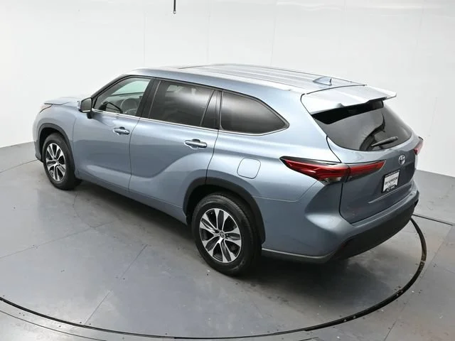 Used 2022 Moon Dust Toyota XLE image 38