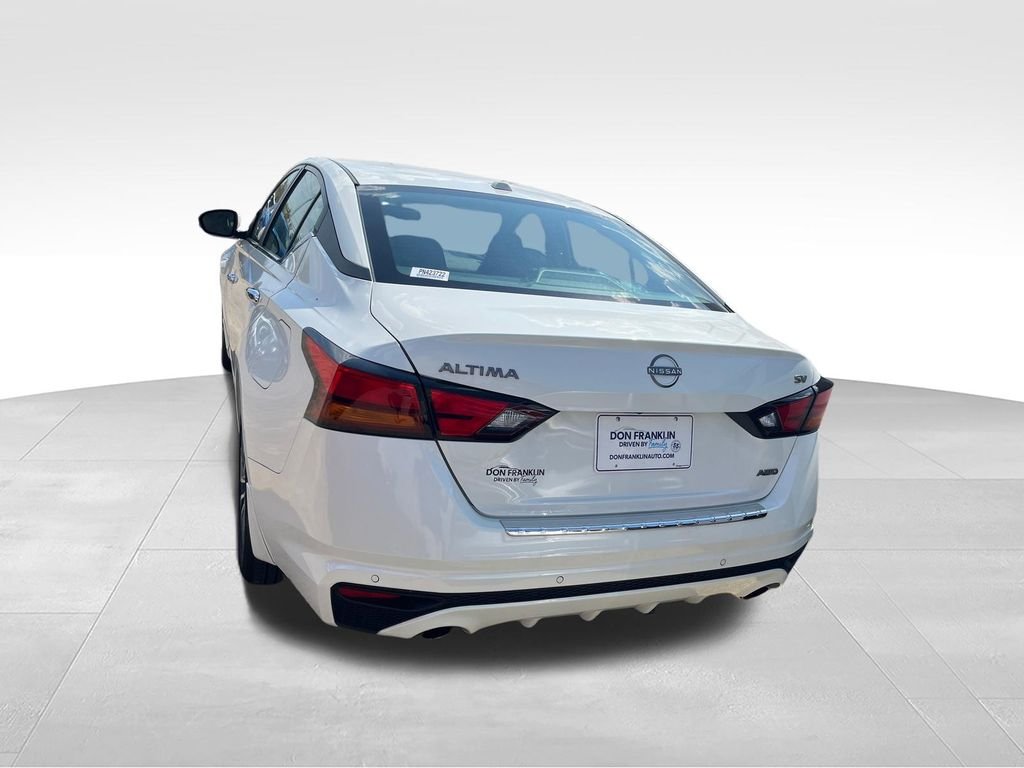 Used 2023 White Nissan 2.5 SV image 4