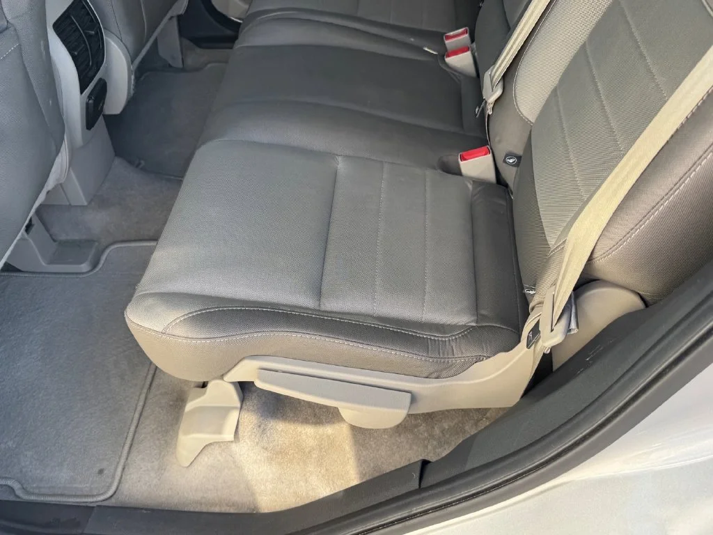 Used 2015 Silver Ford SE image 9