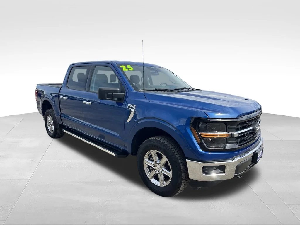 Used 2025 Blue Ford XLT image 3