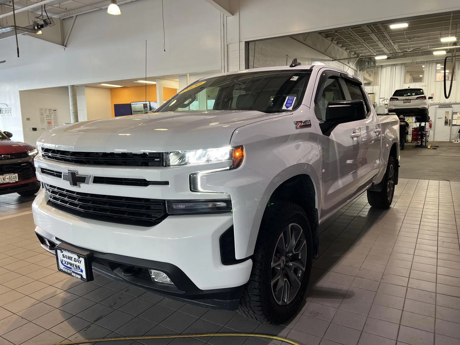 Used 2020 SUMMIT WHITE Chevrolet RST image 4