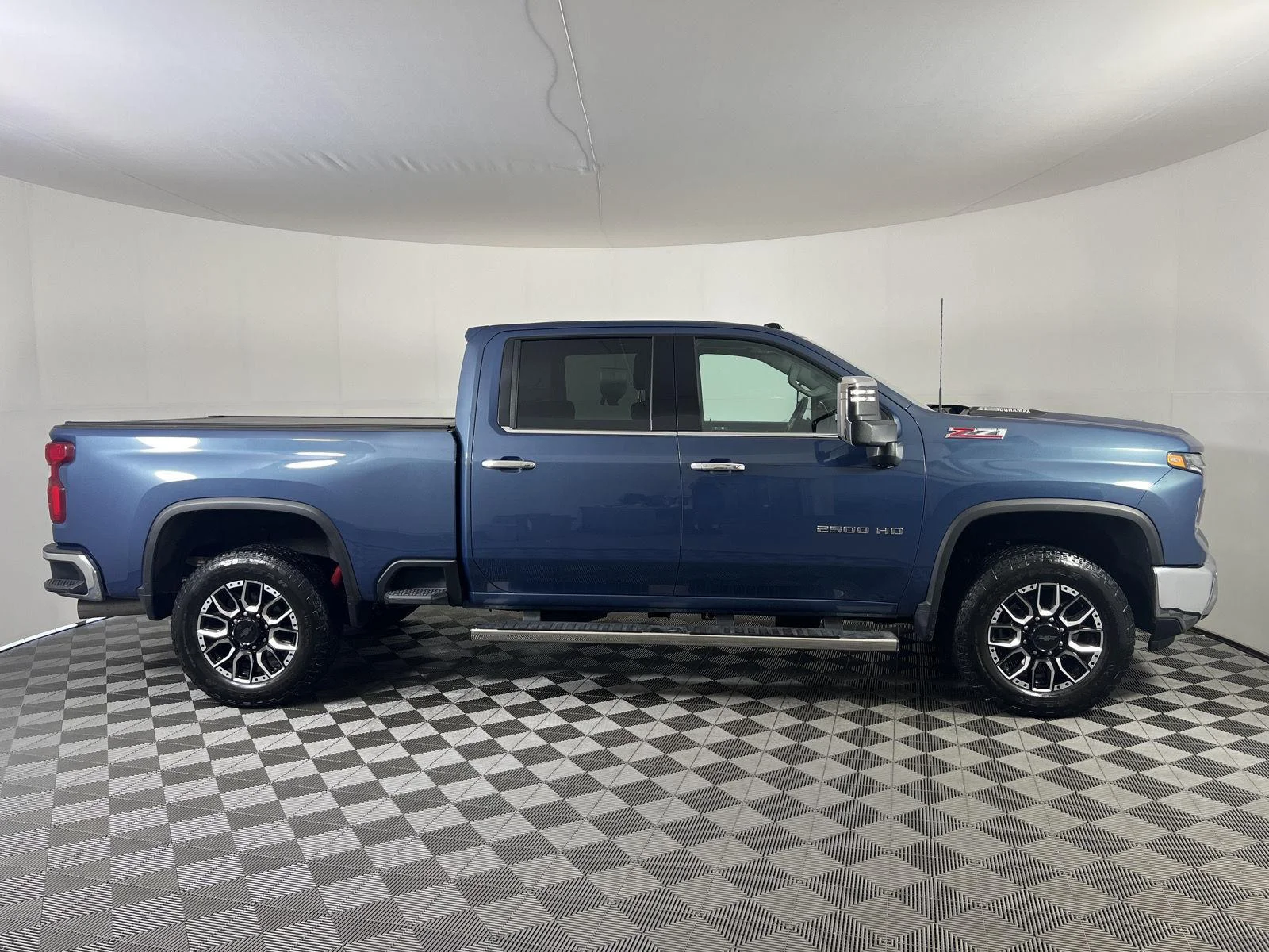 Used 2024 Lakeshore Blue Metallic Chevrolet LTZ image 27