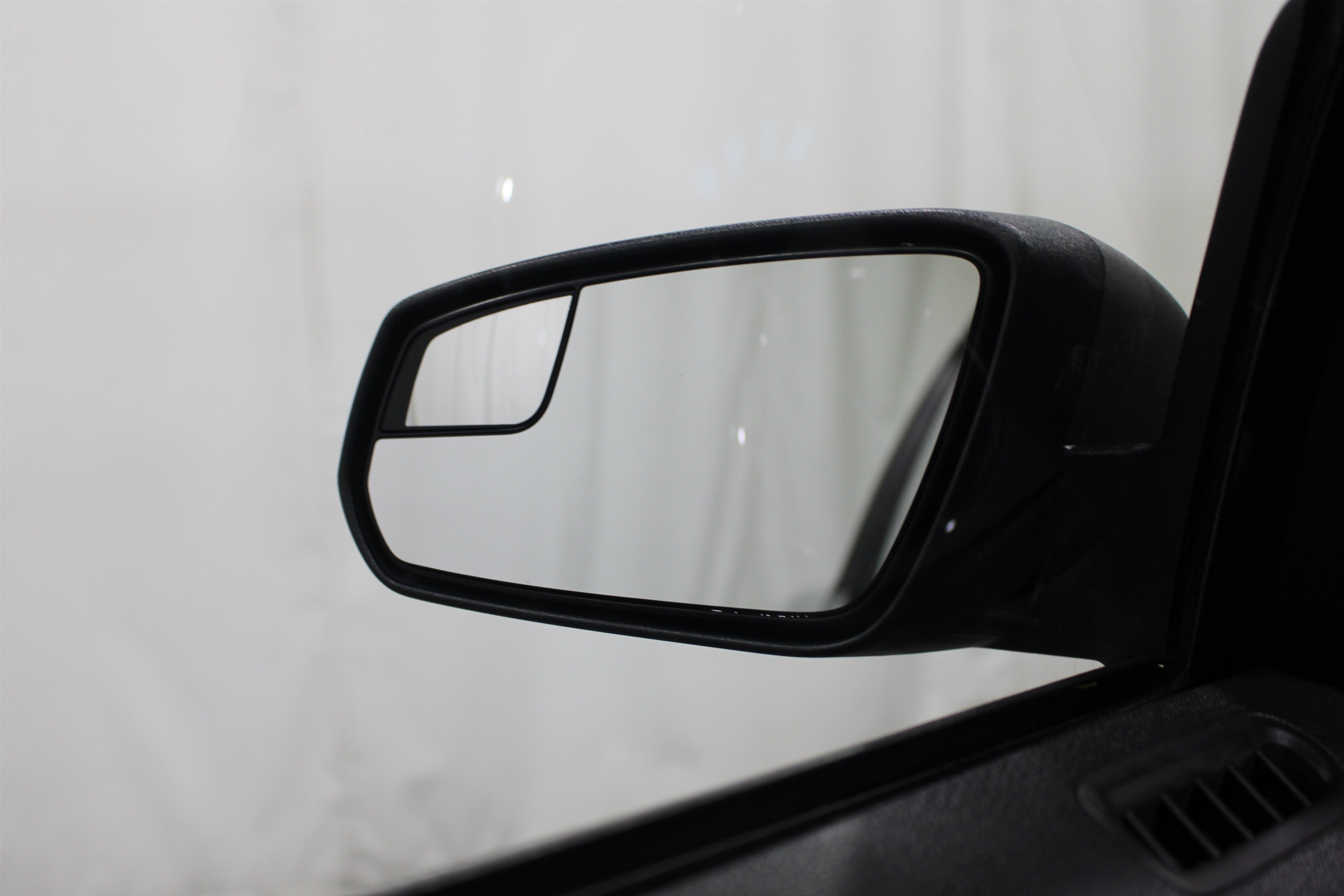 Used 2013 Black Ford V6 image 10