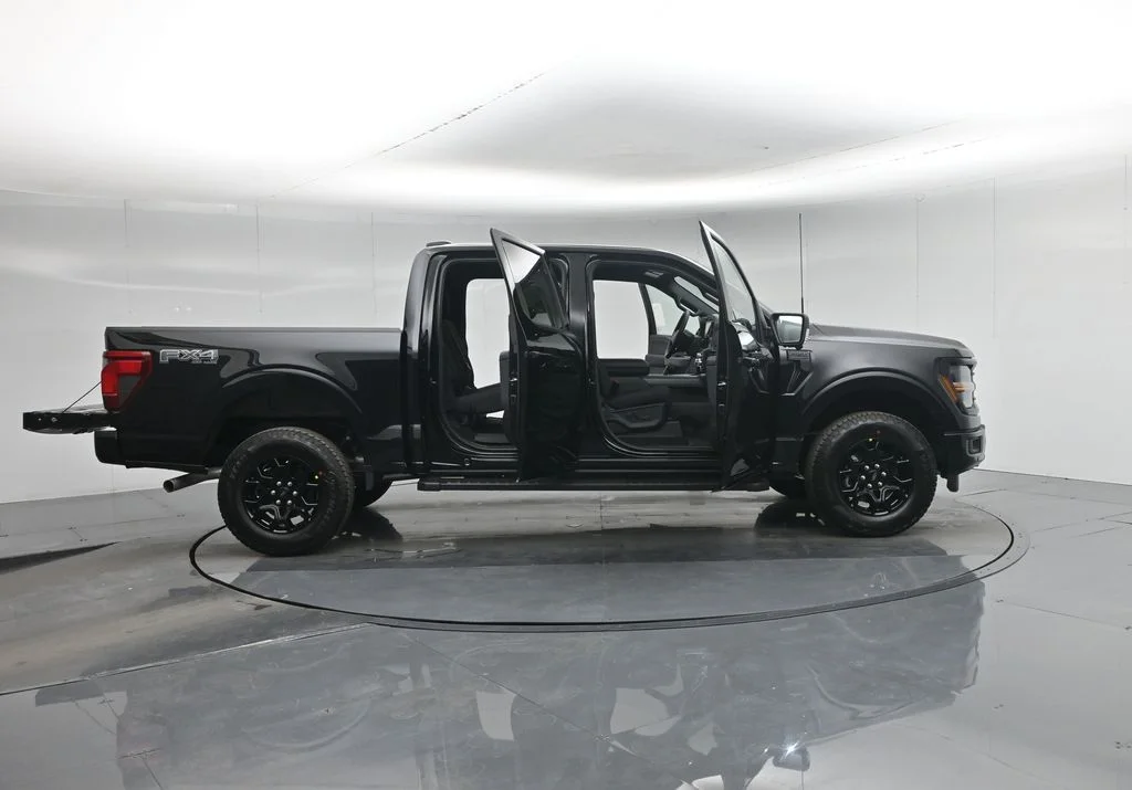 New 2026 Agate Black Metallic Ford XLT image 4