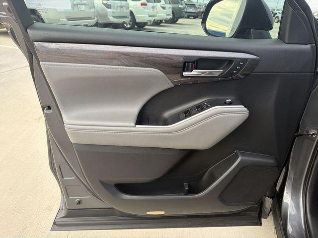 Certified Used 2021 MAGNETIC GRAY MET. Toyota  image 9