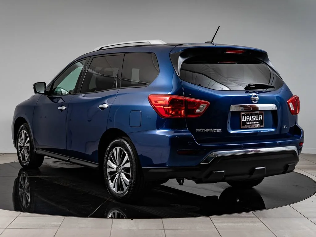 Used 2018 Caspian Blue Nissan SL image 6