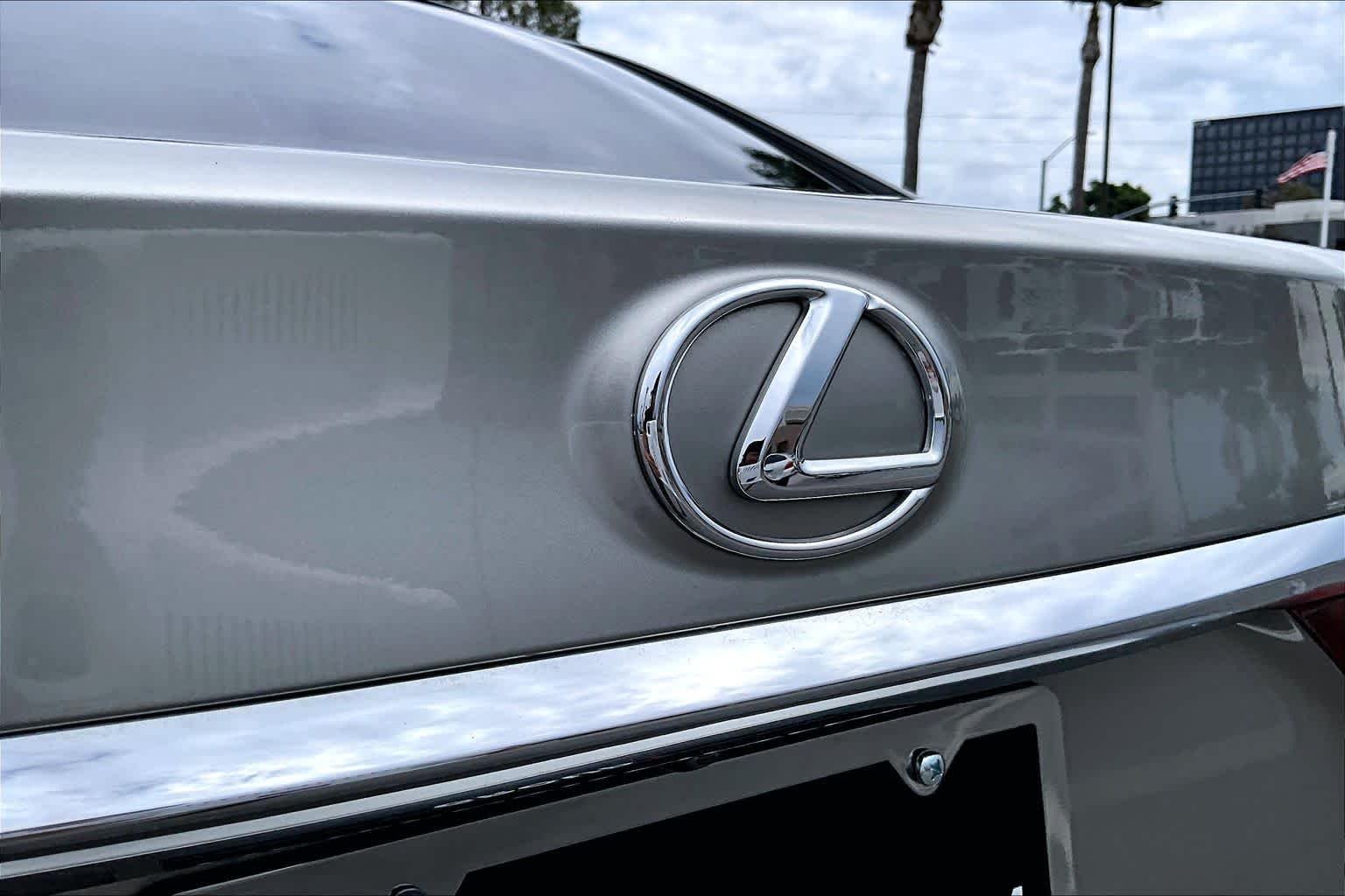 Used 2017 Atomic Silver Lexus  image 29
