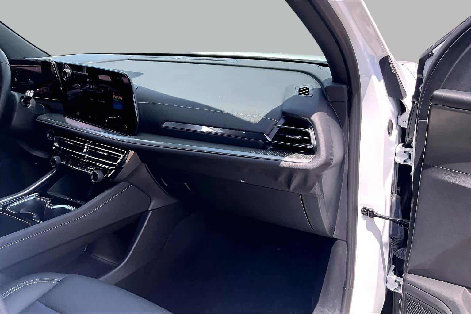Used 2026 Summit White Chevrolet LT image 19