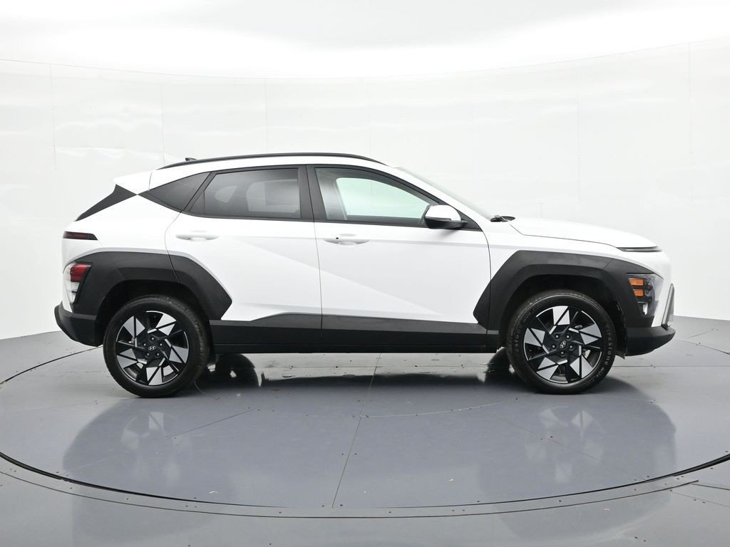 Used 2025 White Hyundai SEL AWD image 5
