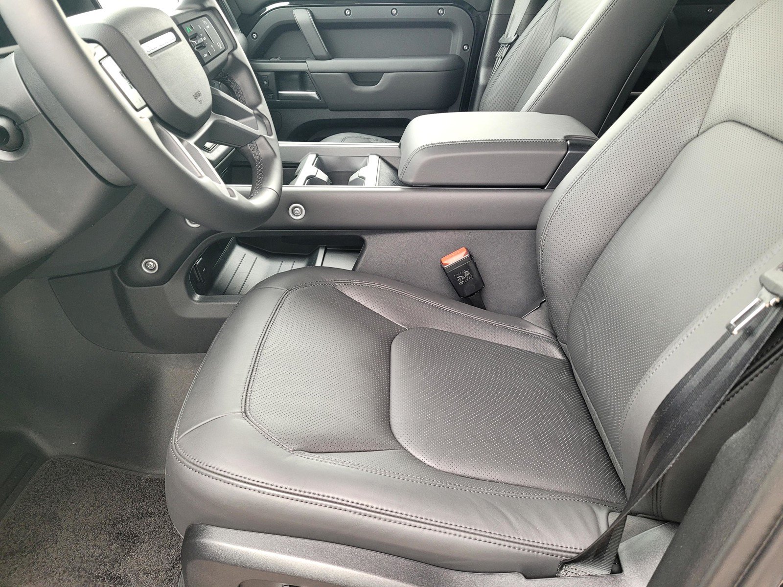 New 2026 Santorini Black Land Rover X-Dynamic SE image 17