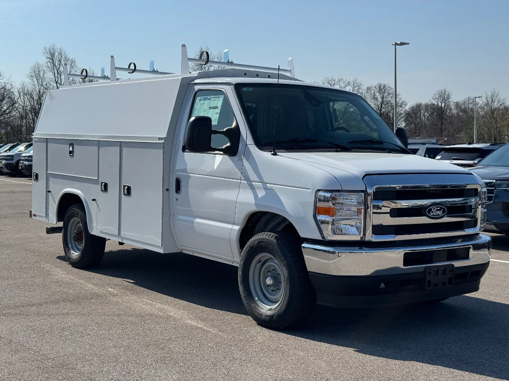 2026 Ford E-Series SRW E-350 Super Duty 138 in WB's photo