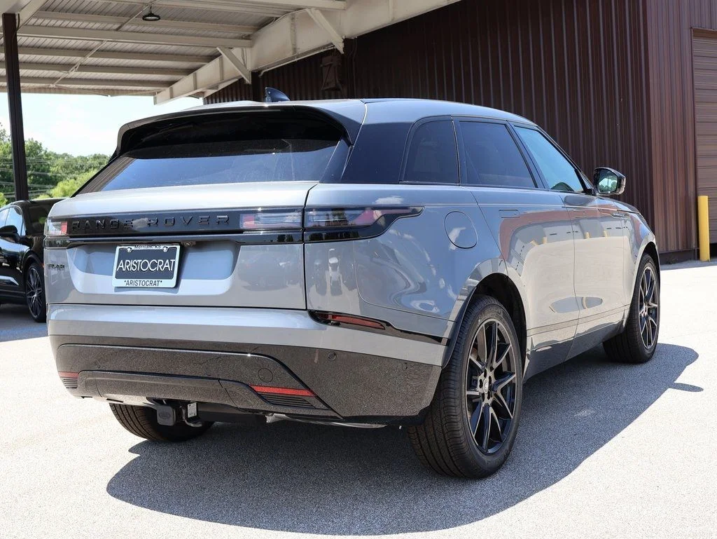 Certified Used 2026 Zadar Gray Premium Metallic Land Rover Dynamic SE image 5