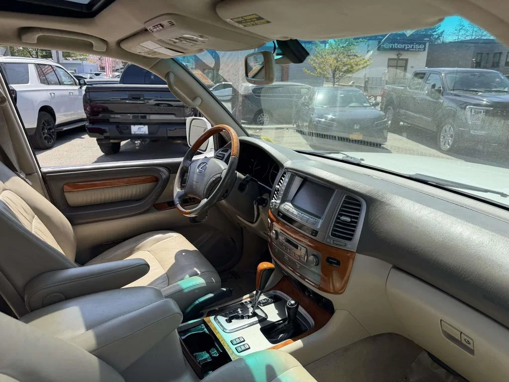 Used 2004 White Lexus 470 image 13