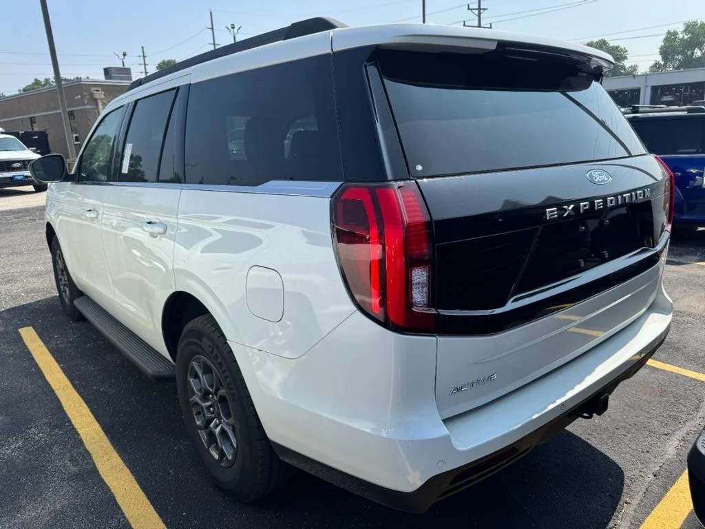Used 2025 Oxford White Ford Active image 9