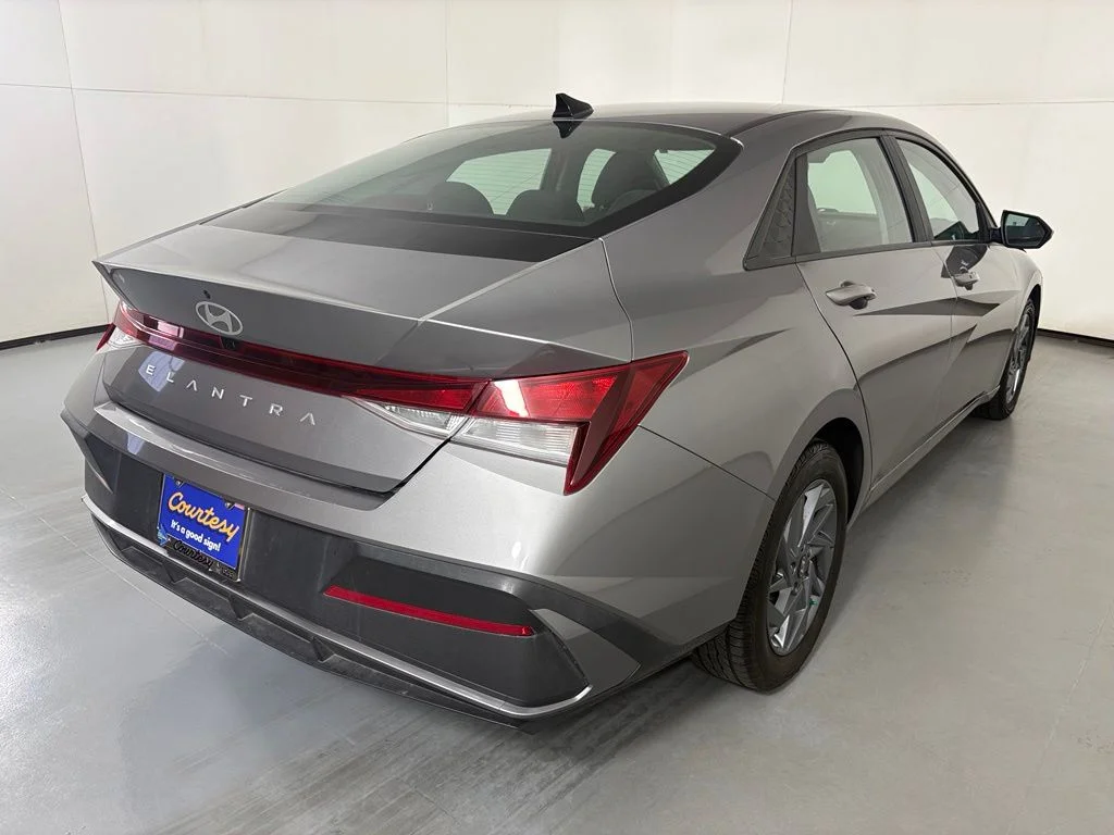 Used 2024 Silver Hyundai SEL image 9