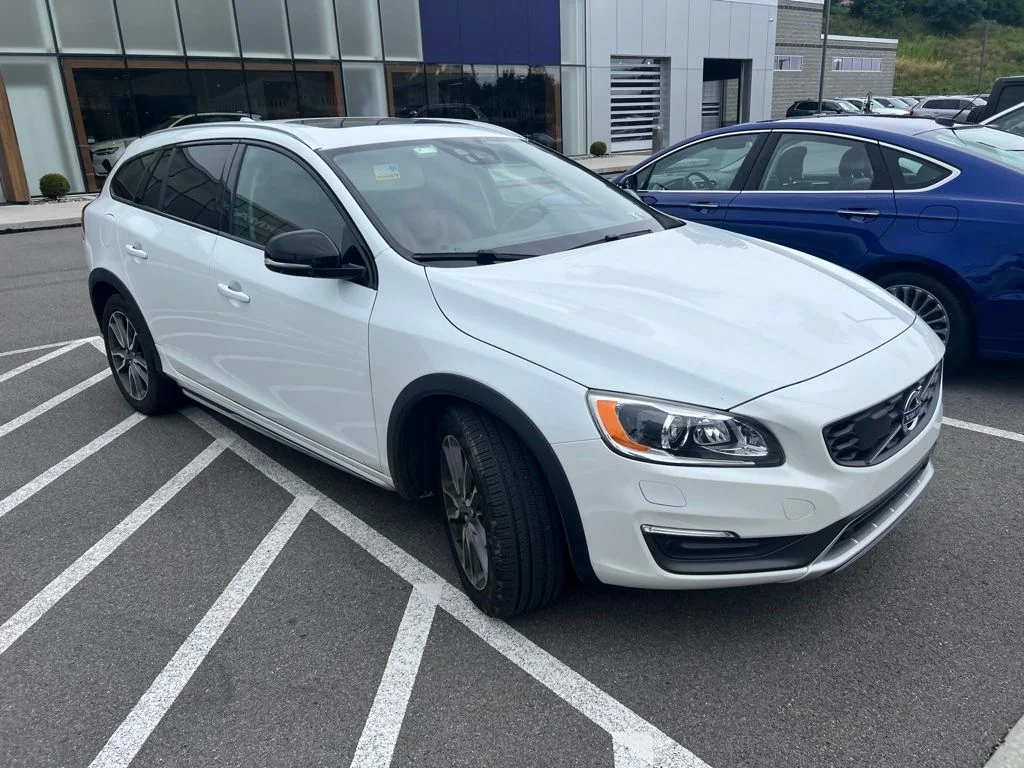 Used 2015 Crystal White Pearl Volvo T5 Platinum image 3
