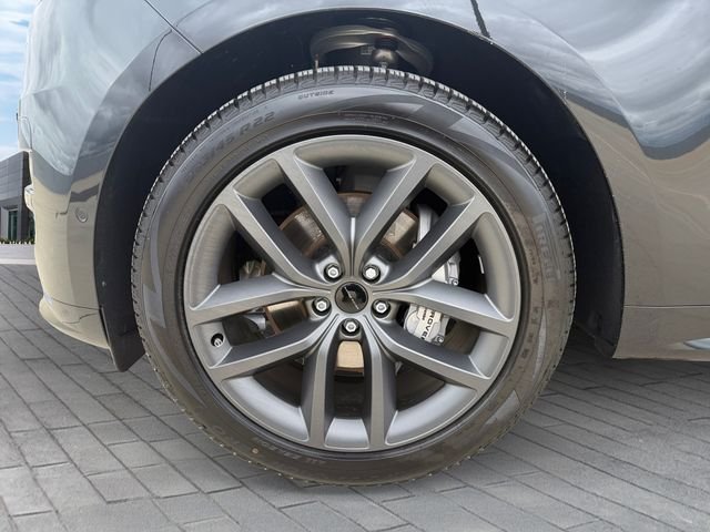 New 2026 Santorini Black Land Rover Dynamic SE image 9
