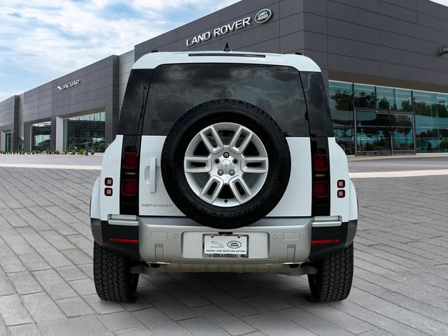Certified Used 2025 Fuji White Land Rover S image 4