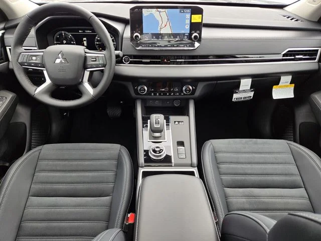 2025 Mitsubishi Outlander Plug-in Hybrid SE - Photo 11