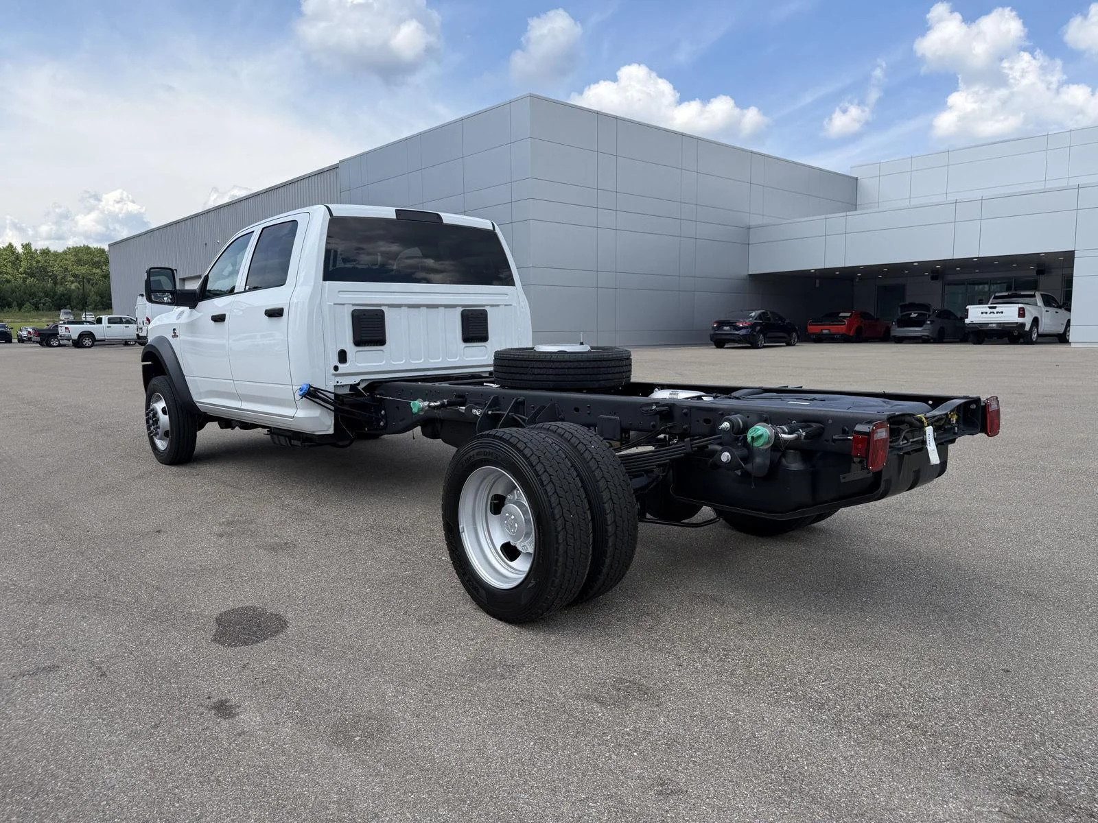 New 2026 Bright White Clear-Coat Exterior Paint RAM Tradesman image 4