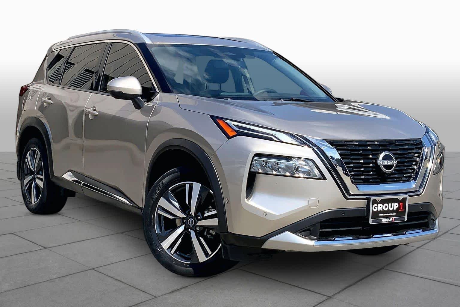 Used 2023 Champagne Silver Metallic Nissan Platinum image 3