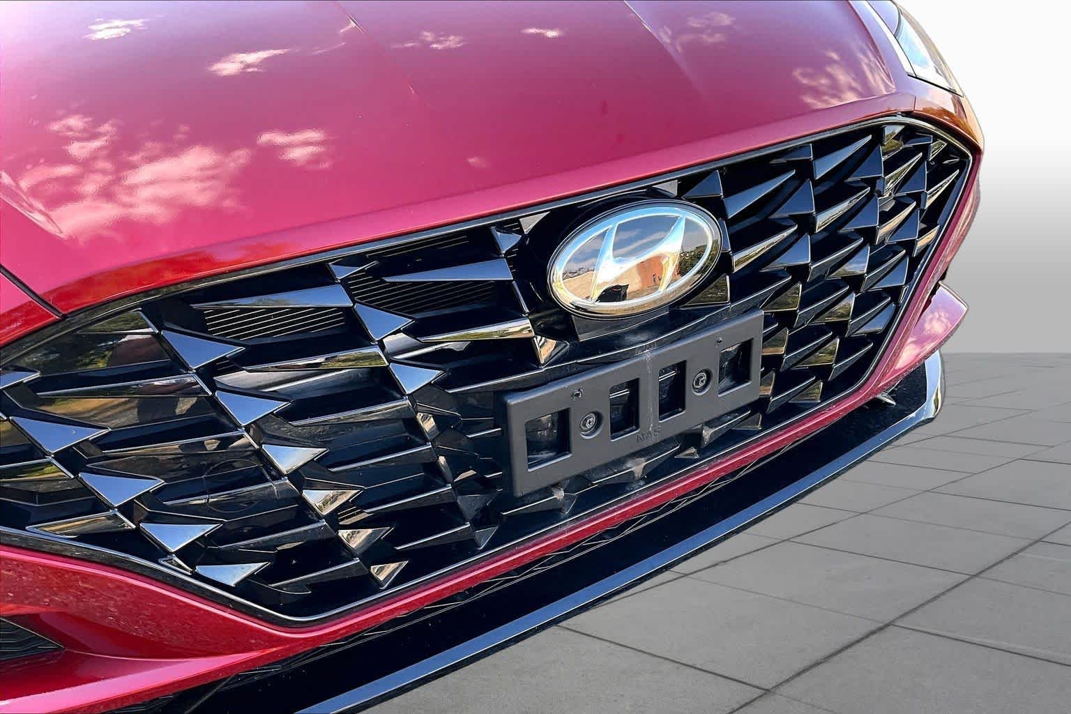 Used 2023 Ultimate Red Hyundai SEL image 30