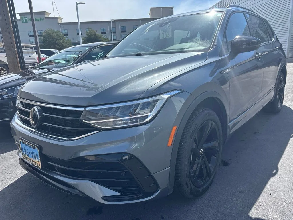 2023 Volkswagen Tiguan 2.0T SE R-Line Black's photo