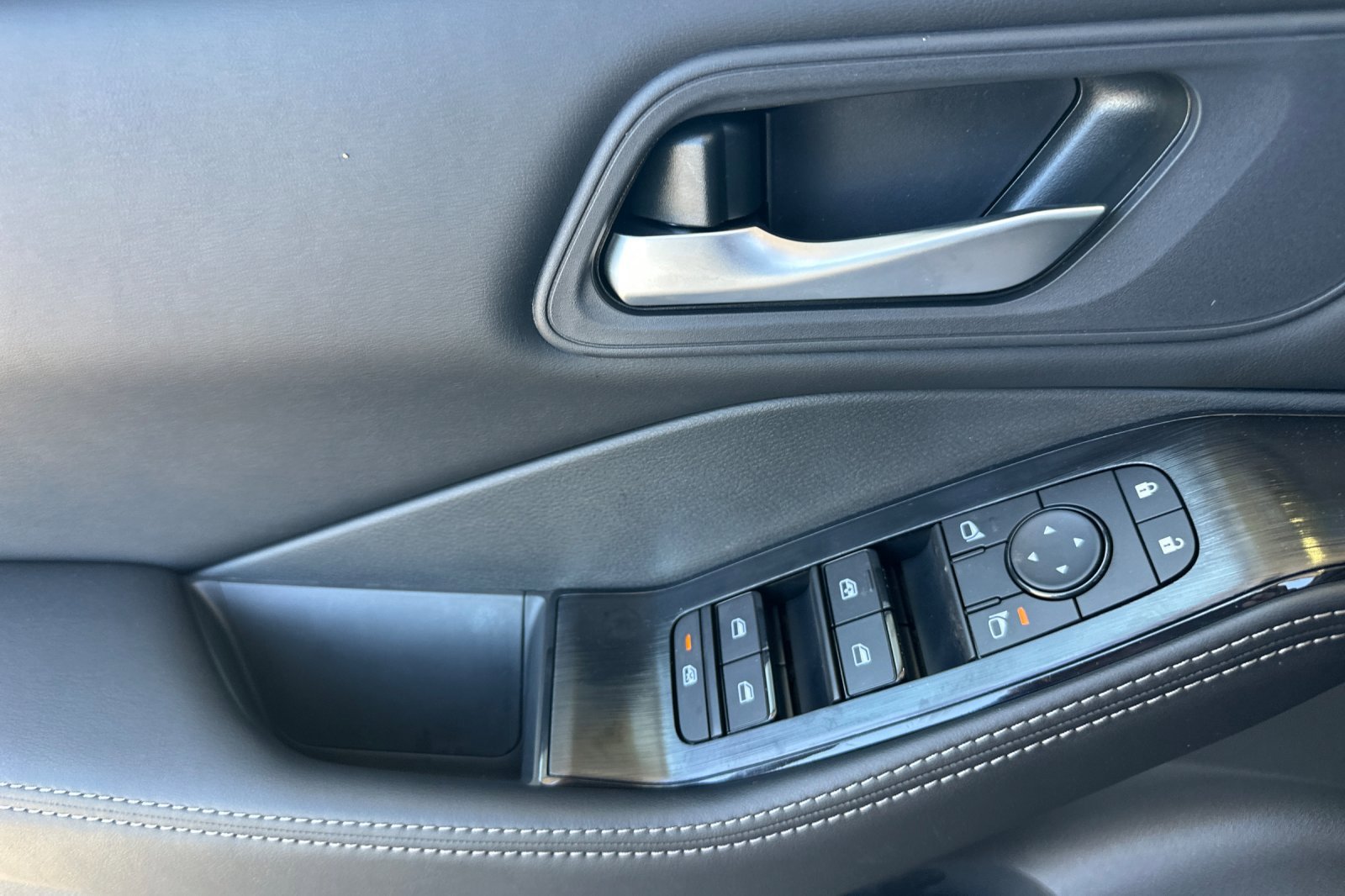 New 2026 Boulder Gray Pearl Nissan SV image 11