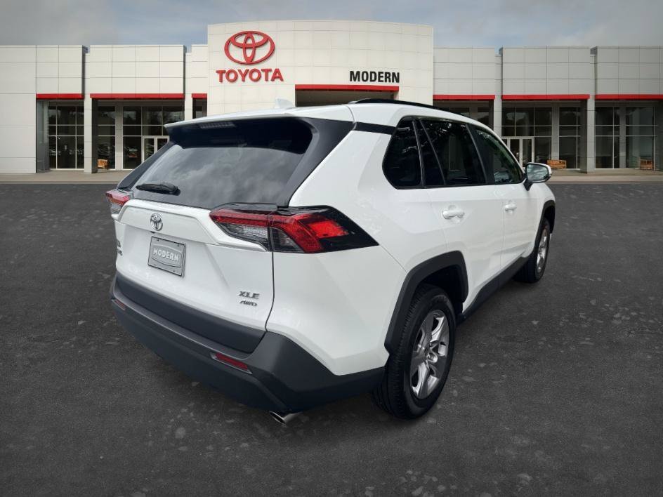 Used 2025 Ice Cap Toyota XLE image 5