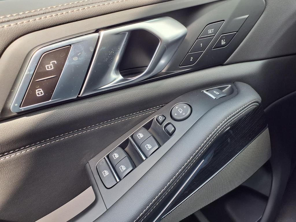 New 2026 Black Sapphire Metallic BMW xDrive40i image 11