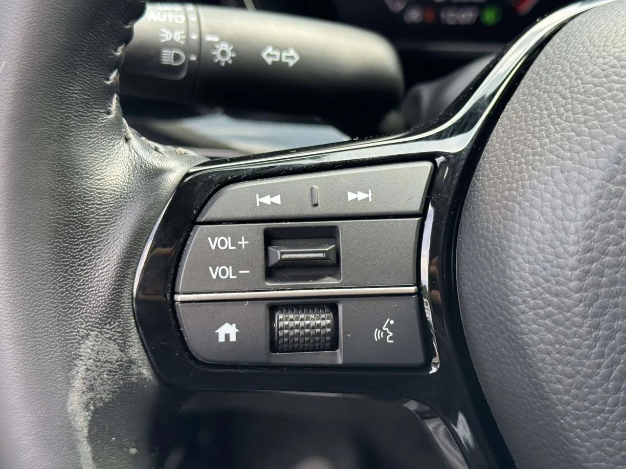 Used 2025 Blue Honda EX-L AWD image 25